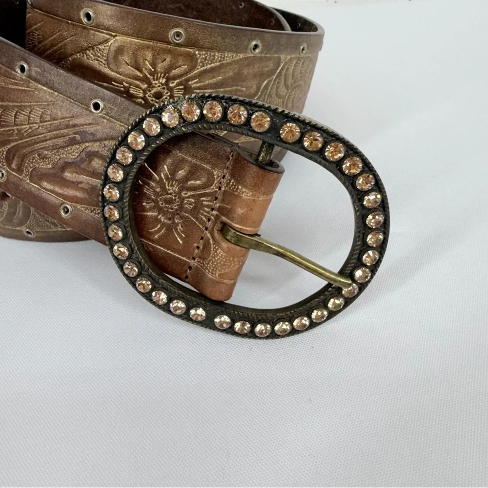 Streets Ahead Women’s size Medium Brown Leather Painted Gold Rhinestone Belt